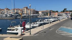 Des bateaux dans le port de Hyères, en août 2023.