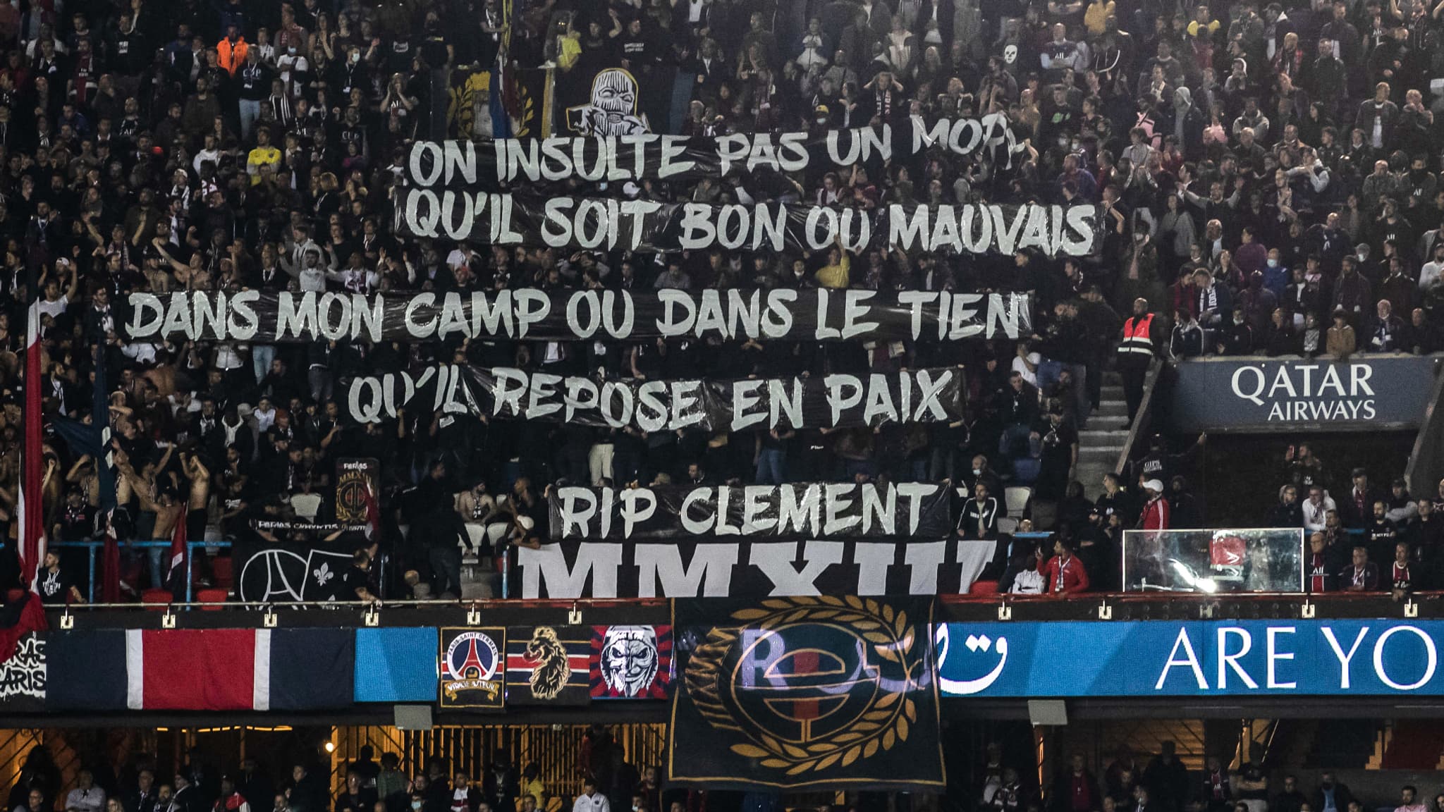 L'hommage des ultras du PSG pour Clément, supporter de l'OM, à Paris le 15 octobre 2021 L'hommage des ultras du PSG pour Clément, supporter de l'OM, à Paris le 15 octobre 2021