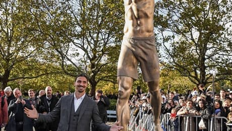 Zlatan Ibrahimovic a dévoilé sa statue