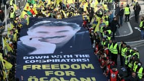 Plusieurs milliers de personnes se sont rassemblées à Strasbourg le 15 février 2025, jour du 26e anniversaire de l'arrestation du fondateur du Parti des Travailleurs du Kurdistan (PKK) Abdullah Öcalan, dont ils ont réclamé la libération