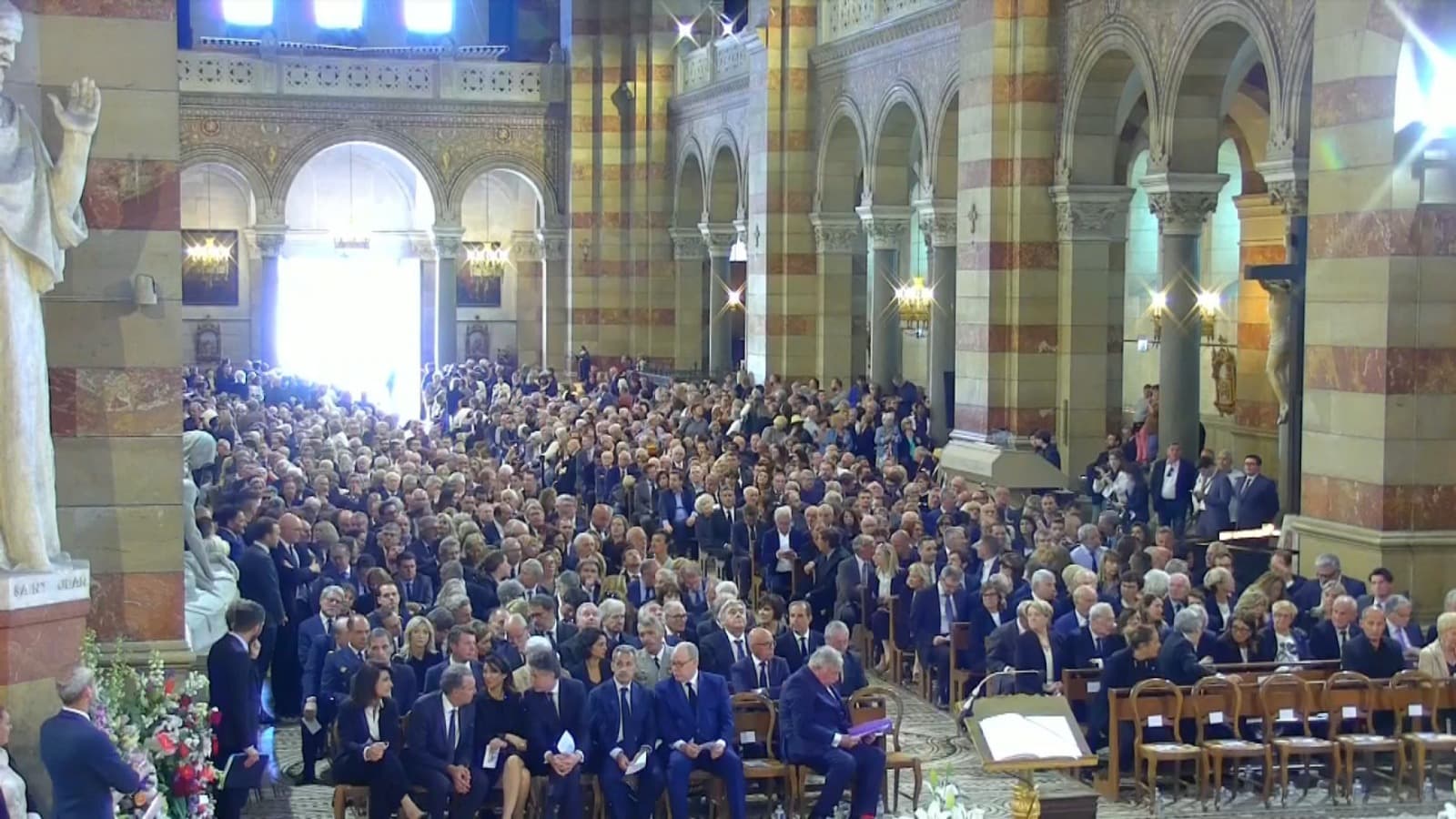 La foule rassemblée à l'intérieur de la cathédrale de la Major pour les obsèques de Jean-Claude Gaudin jeudi 23 mai 2024.