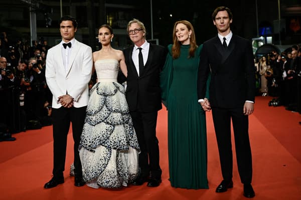 Natalie Portman, Cory Michael Smith, Julianne Moore, Todd Haynes et Charles Melton au Festival de Cannes 2023.