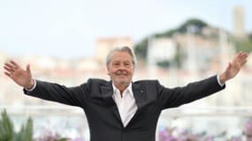 L'acteur français Alain Delon pose le 19 mai 2019 à Cannes avant de se voir remettre une Palme d'or d'honneur