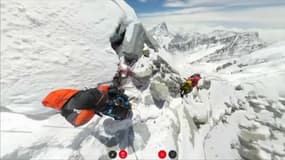 Quatre sherpas ont gravi l'Eevrest avec une caméra à 360 degrés
