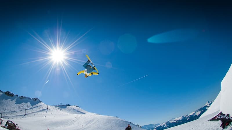 Un snowboardeur. (Illustration)