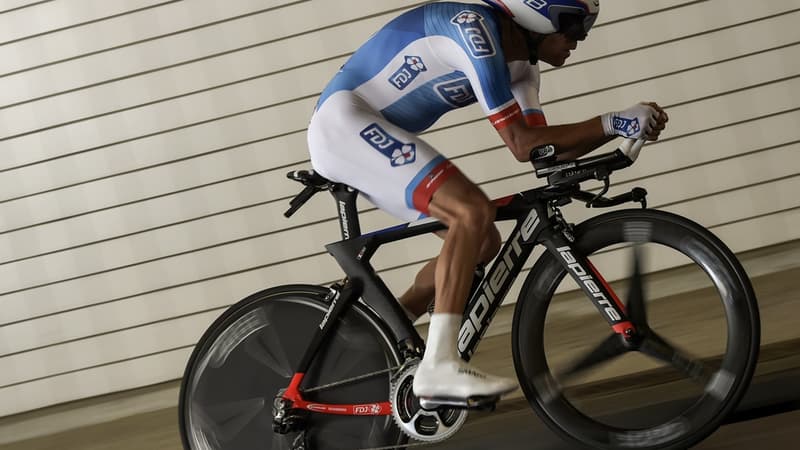 Thibaut Pinot en plein effort lors du chrono de la première étape du Tour 2015