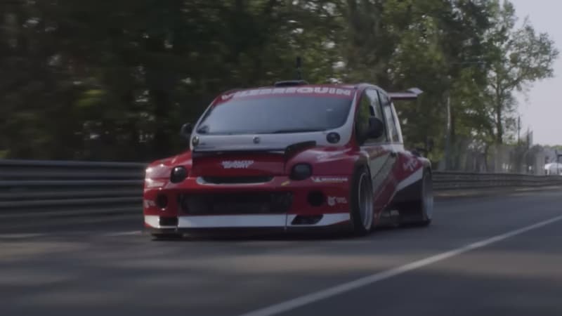 Le 1000tipla de Vilebrequin sur le circuit des 24h du Mans. 