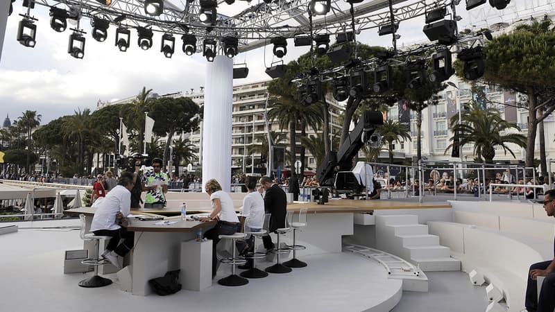 Le plateau du Grand Journal sur la Croisette, à Cannes