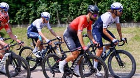 Nacer Bouhanni sur le Tour de France (en rouge) le 2 juillet 2021
