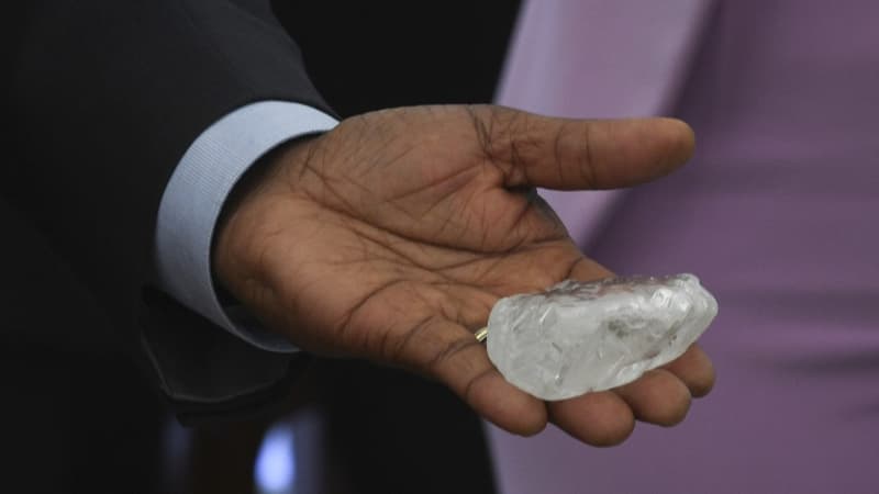 Il s'agit du troisième plus gros diamant de ce type jamais trouvé dans le monde.