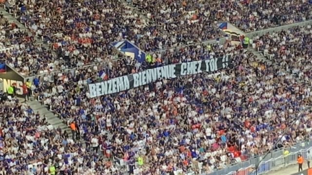 La banderole pour Karim Benzema lors de France-Finlande, à Lyon le 7 septembre 2021