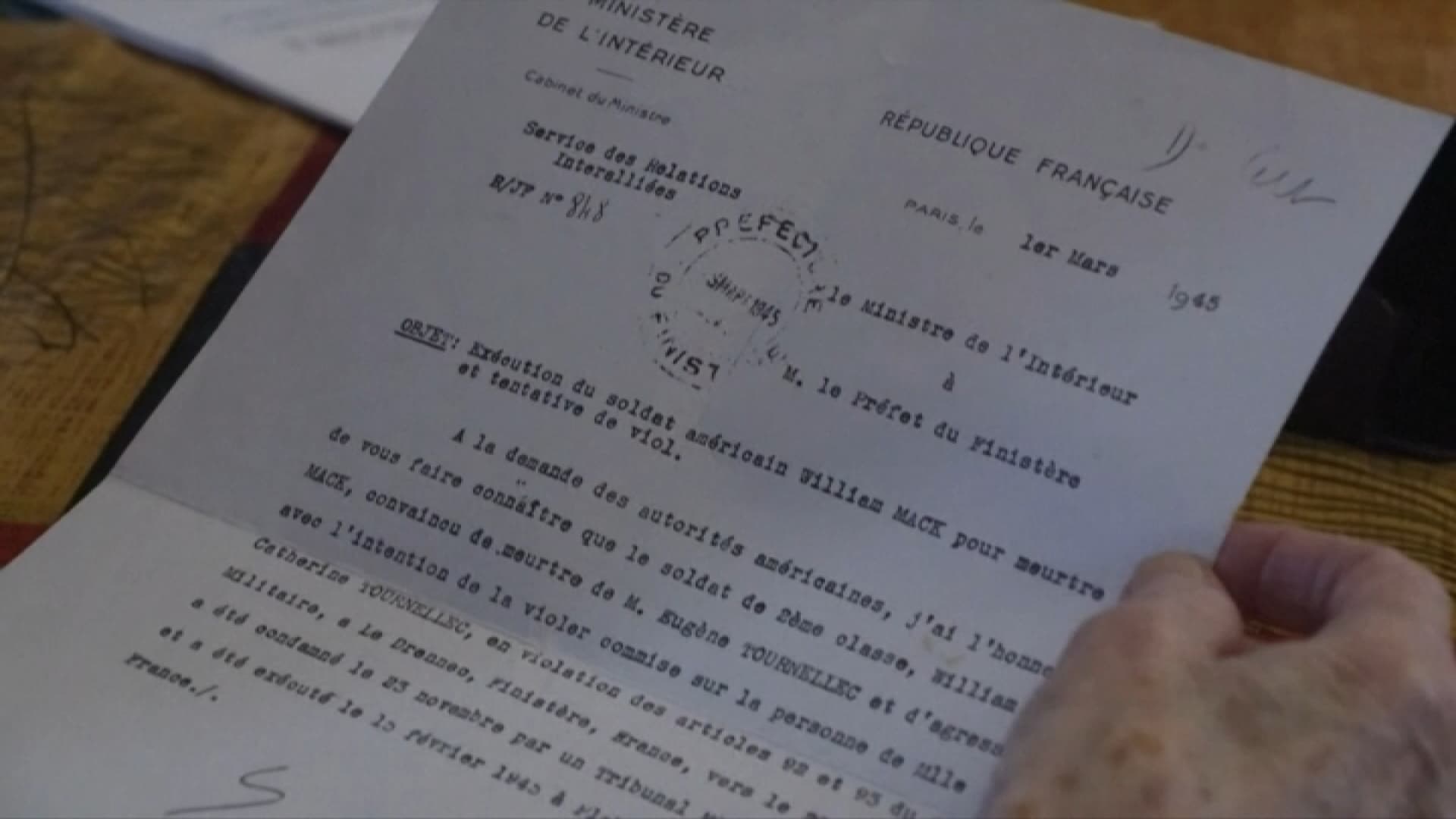 Une lettre du ministère de l'Intérieur annonçant l'exécution de William Mack, soldat reconnu coupable d'avoir violé une femme et tué son mari, juin 2024