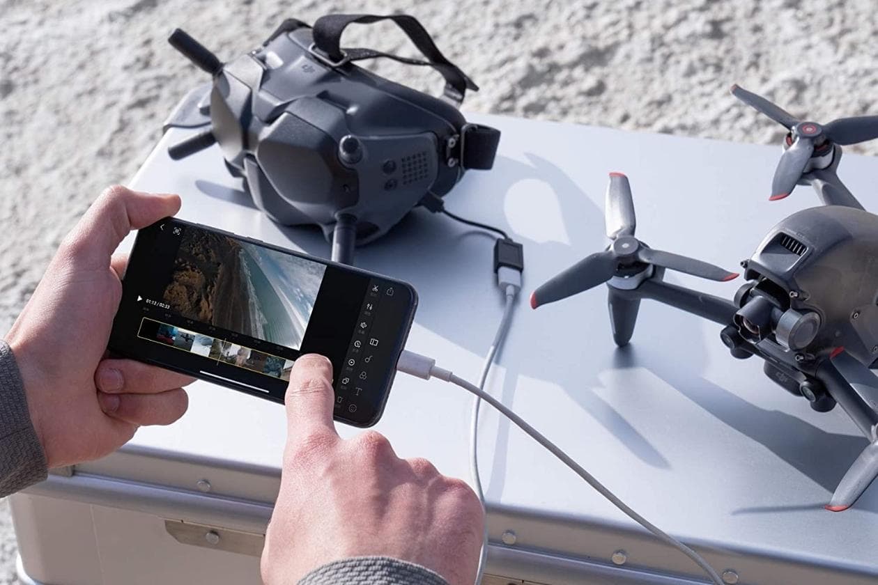 Drone DJI FPV pour une immersion de vol vraiment totale avec casque de  réalité virtuelle