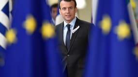 Emmanuel Macron ne compte pas changer de politique après les manifestations et les grèves de jeudi. 