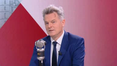 Le secrétaire national du PCF, Fabien Roussel, au micro de BFMTV-RMC