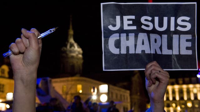 De nombreux rassemblements ont eu lieu hier en hommage aux victimes de l'attaque des locaux de Charlie Hebdo