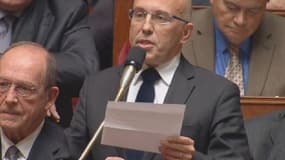 "Vous avez promu des projets dangers dangereux et inutiles comme cette ridicule journée de la jupe prémices à l'introduction de la théorie du genre à l'école", a lancé Eric Ciotti.