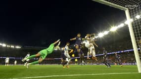 Le dégagement manqué de Donnarumma lors de PSG-OM