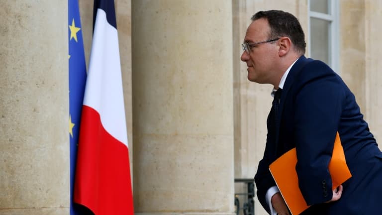 Le nouveau ministre des Solidarités, Damien Abad, arrive à l'Elysée pour le premier Conseil des ministres du second quinquennat d'Emmanuel Macron, le 23 mai 2022 à Paris