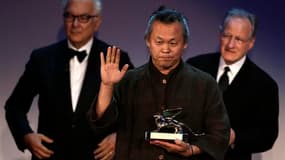 Le film "Pieta", du Sud-Coréen Kim Ki-duk, a remporté samedi le Lion d'or du meilleur film au 69e festival du film international de Venise. /Photo prise le 8 septembre 2012/REUTERS/Tony Gentile