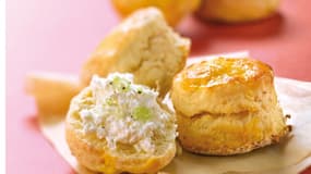 Préparez ces miniscones au fromage avec notre recette, à voir ici.   