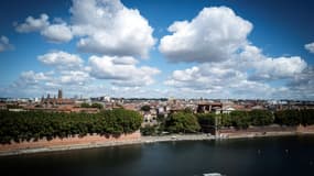 Un bateau sur la Garonne à Toulouse, le 31 août 2020