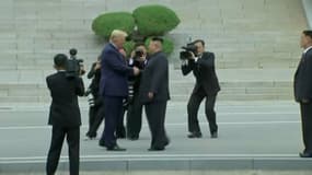 Poignée de main historique entre Trump et Kim dans la zone démilitarisée entre les deux Corées