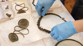 Quelques bijoux et reliques de l'âge de bronze découvertes en Suède.