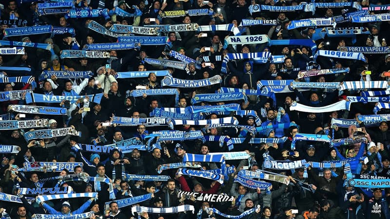 Les supporters de Naples au stade San Paolo.