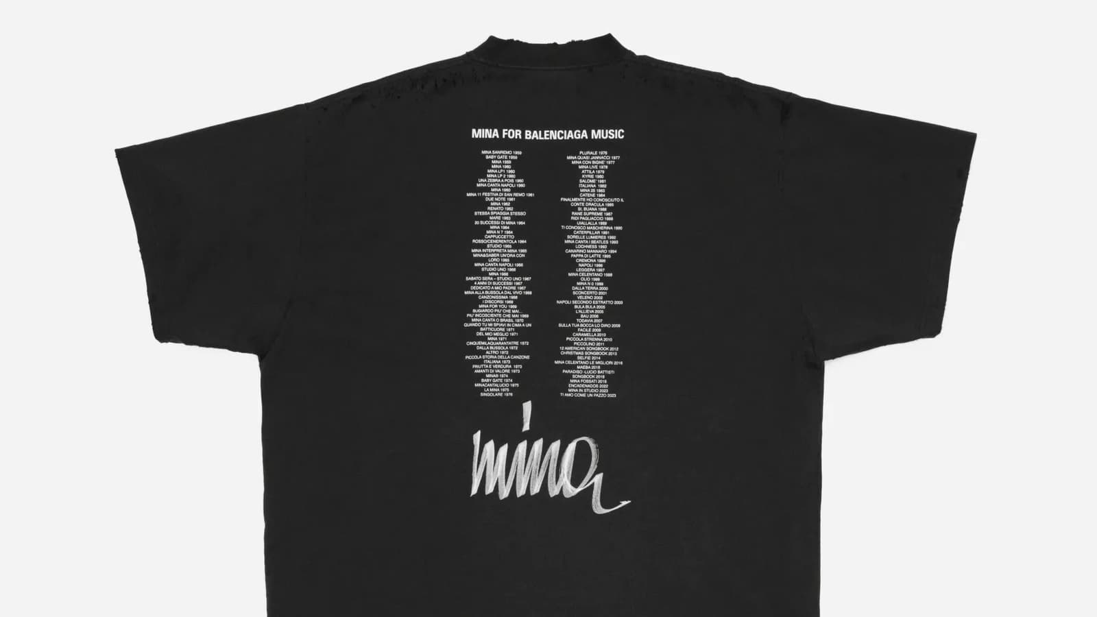 Le t-shirt de la collaboration entre Balenciaga et Mina