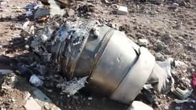 Des débris du Boeing 737 qui s'est écrasé mercredi à Téhéran
