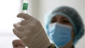 Préparation d'une dose de vaccin - Image d'illustration