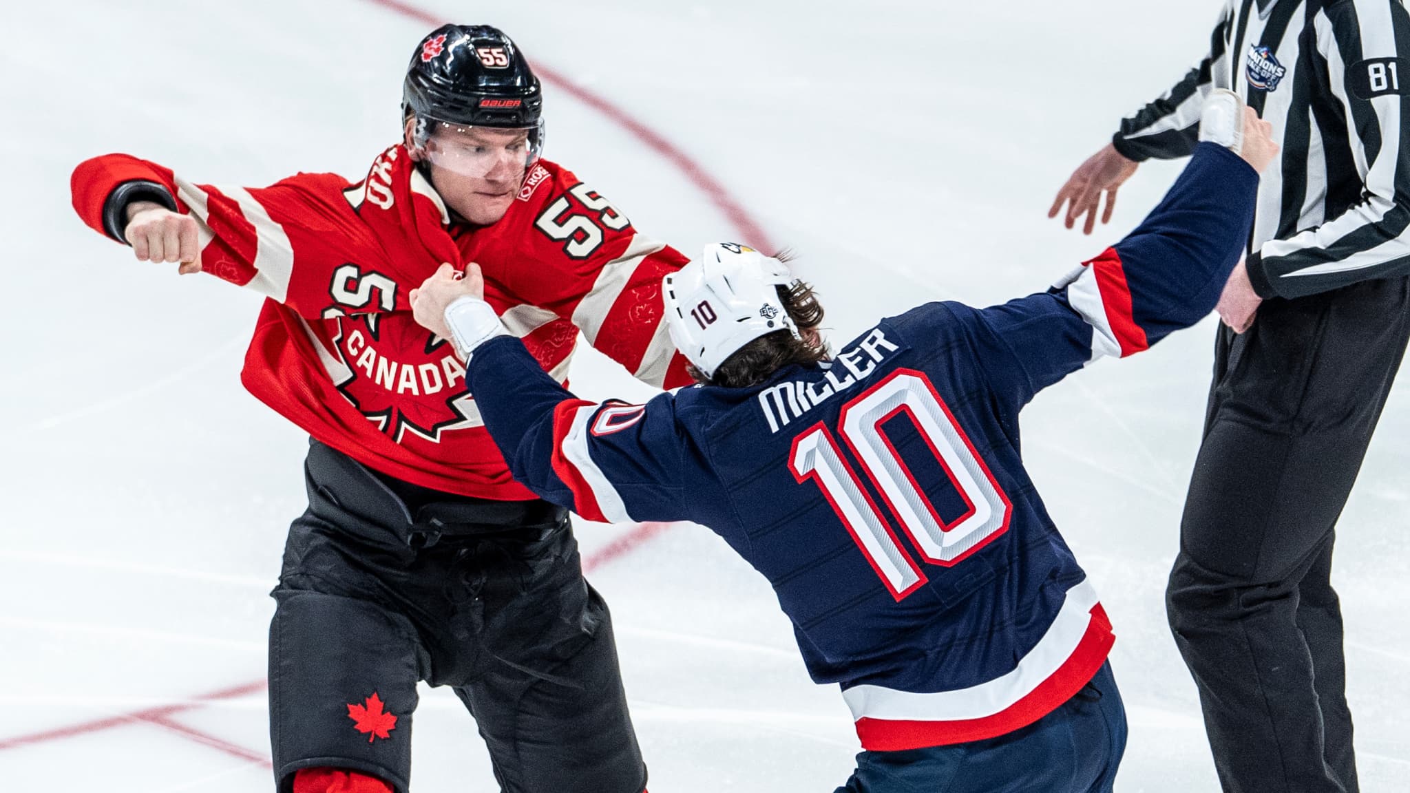 La bagarre entre Colton Parayko et J.T. Miller lors de Canada-Etats-Unis en hockey sur glace, le 15 février 2025 La bagarre entre Colton Parayko et J.T. Miller lors de Canada-Etats-Unis en hockey sur glace, le 15 février 2025