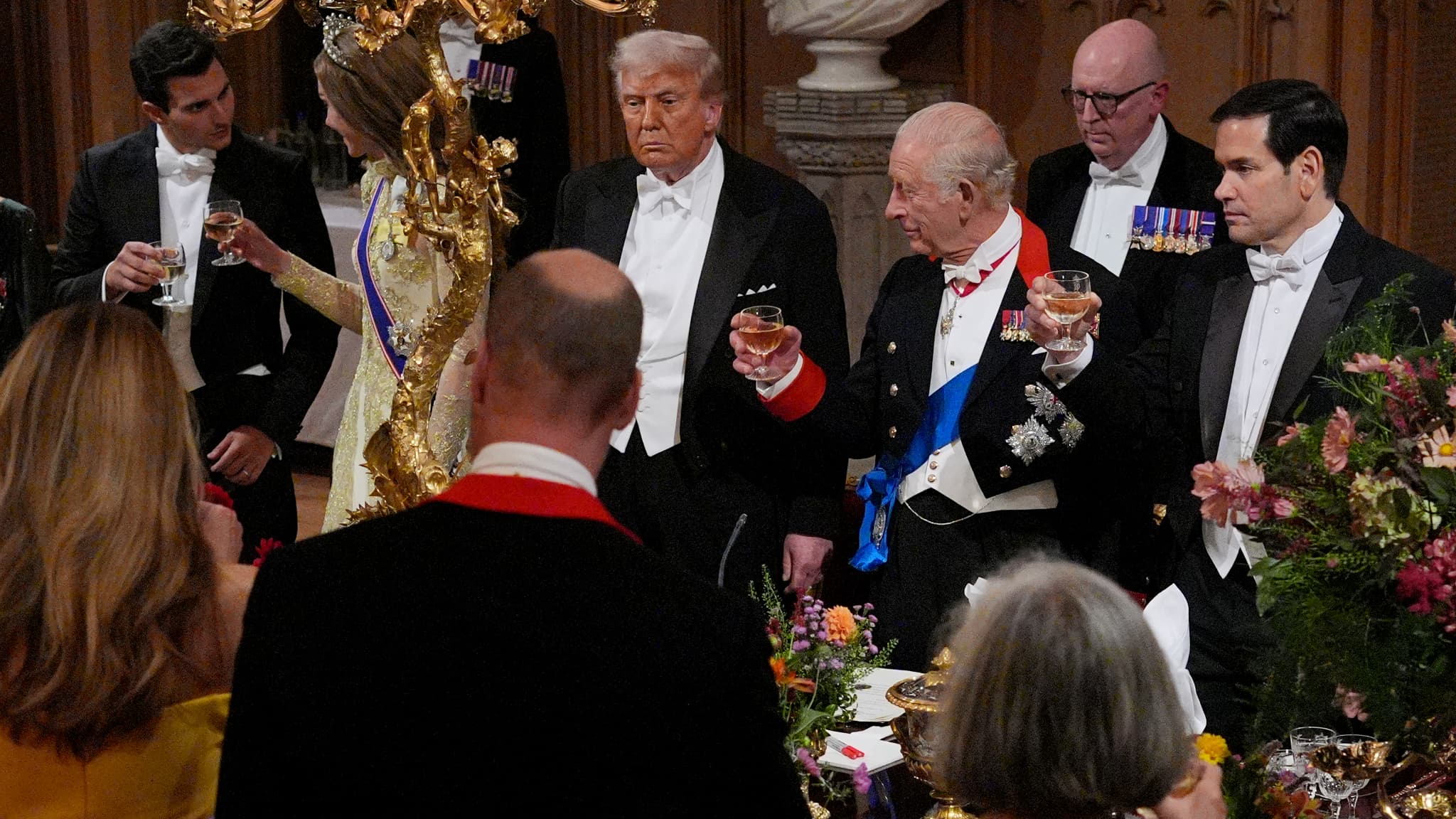 "UN DES PLUS GRANDS HONNEURS DE MA VIE": DONALD TRUMP ACCUEILLI PAR CHARLES III POUR UN BANQUET ROYAL SOMPTUEUX À WINDSOR