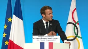 JO 2024 à Paris: Emmanuel Macron salue "François Hollande qui le premier a porté cette ambition"