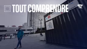 Une femme marche près de l'hôpital universitaire de La Paz, à Madrid.