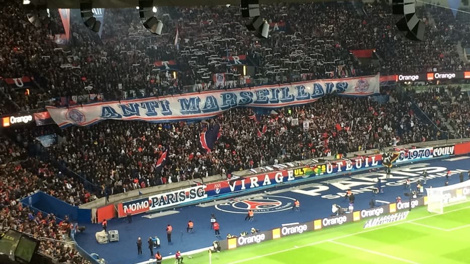 Une banderole pendant PSG-OM
