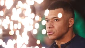 Kylian Mbappé devant les feux d'artifice du Parc des Princes, décembre 2023
