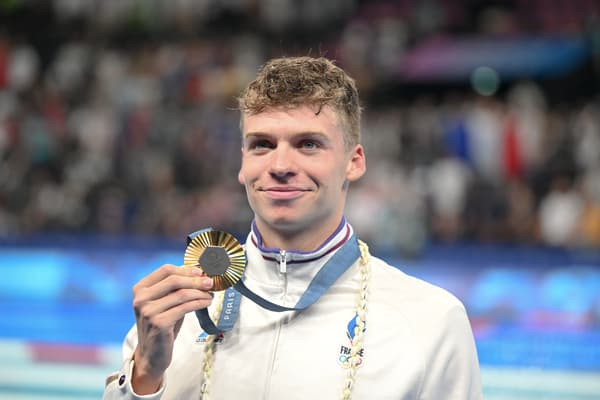 Léon Marchand avec sa médaille d'or du 200m brasse, JO de Paris 2024, 31 juillet 2024