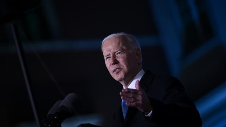 Guerre en Ukraine: Joe Biden veut "s'assurer que Kiev a les armes qu'il faut"