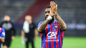 Yann M'VILA avec le SM Caen, le 08/08/2025