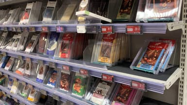 Monoprix fait polémique en plaçant des tablettes de chocolat sous antivol à Marseille