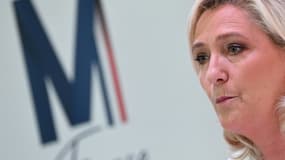 Marine Le Pen, candidate du Rassemblement national à la présidentielle, lors d'une conférence de presse à Paris le 13 avril 2022