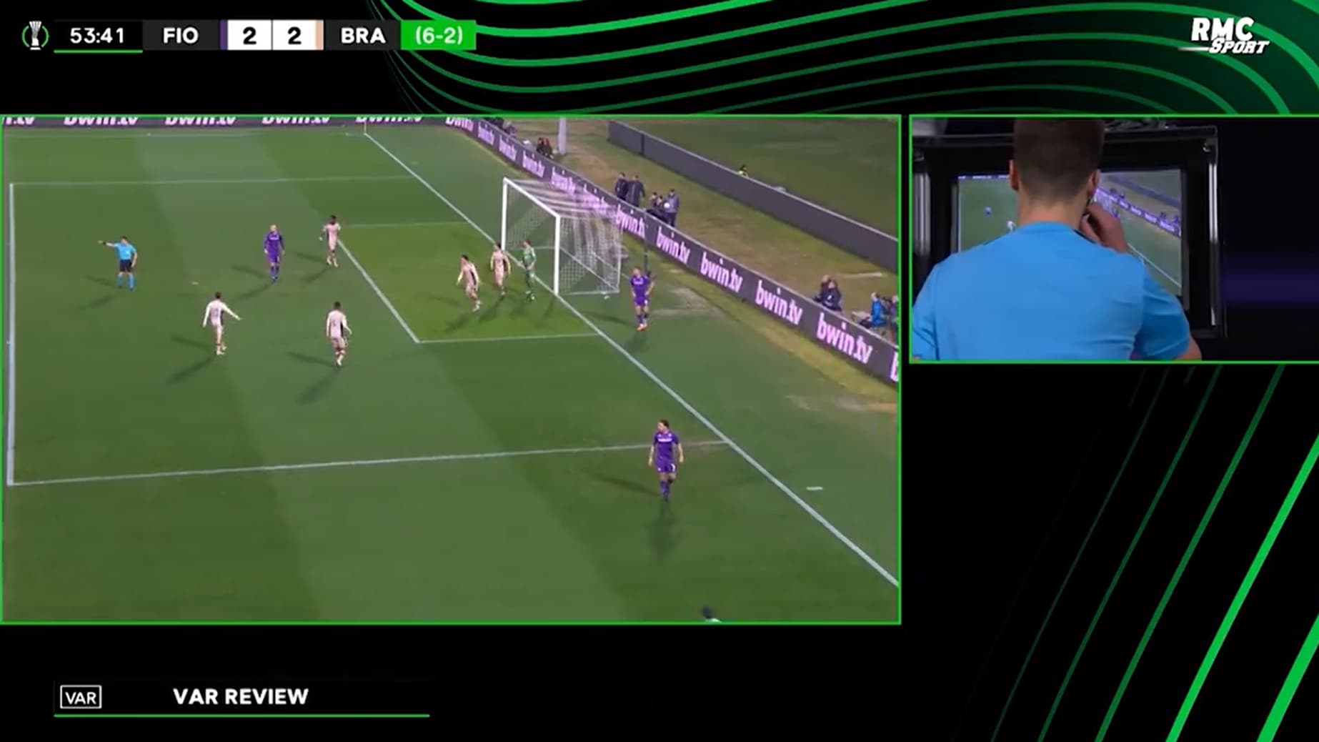 Fiorentina-Braga: Benoît Bastien visionne la situation à la vidéo