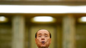 S'exprimant devant la presse à Bucarest, où il effectuait un déplacement, Silvio Berlusconi a reconnu lundi sa défaite aux élections locales et assuré qu'il avait toujours le soutien de la Ligue du Nord, son principal partenaire de coalition. /Photo prise