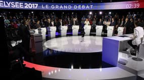 Les onze candidats à la présidentielle lors du débat organisé par BFM TV et CNews, le 4 avril 2017 à La Plaine-Saint-Denis près de Paris.
