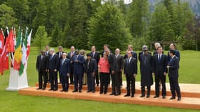 Les participants au sommet du G7 posent pour la traditionnelle photo de famille, le 8 juin, à Elmau, en Allemagne. 