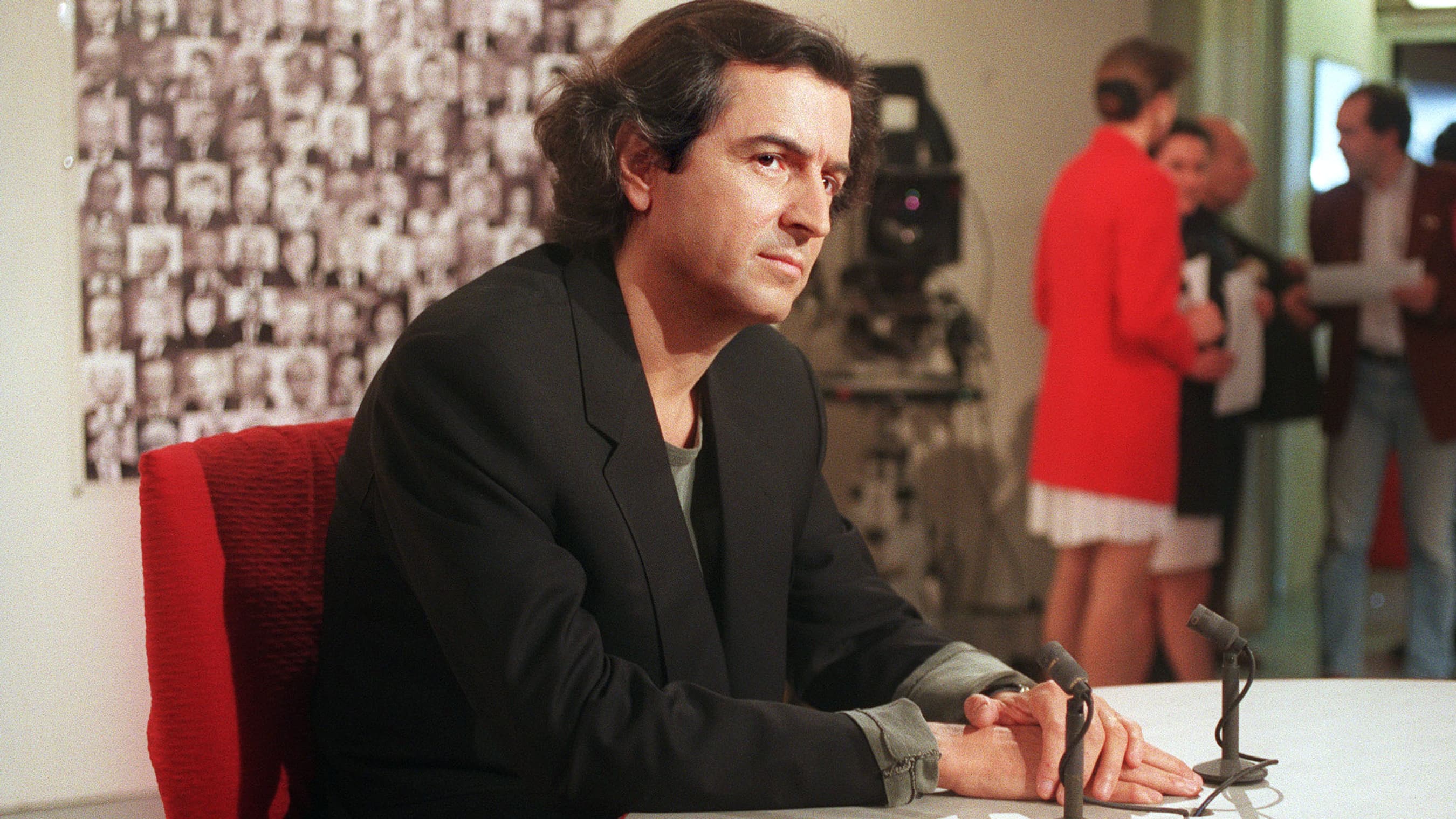 Indignation embarrassante. Le 15 mai 1994 à L'Heure de vérité, Bernard-Henri Lévy annonce les contours de sa future "liste Sarajevo", dont il finira par se désolidariser en cours de route. Indignation embarrassante. Le 15 mai 1994 à L'Heure de vérité, Bernard-Henri Lévy annonce les contours de sa future "liste Sarajevo", dont il finira par se désolidariser en cours de route.