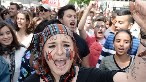 A Marseille, environ 500 personnes sont descendues dans la rue contre le Front national.