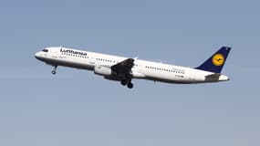 Un avion de la Lufthansa décolle de Barcelone, le 26 mars 2015 (illustration)